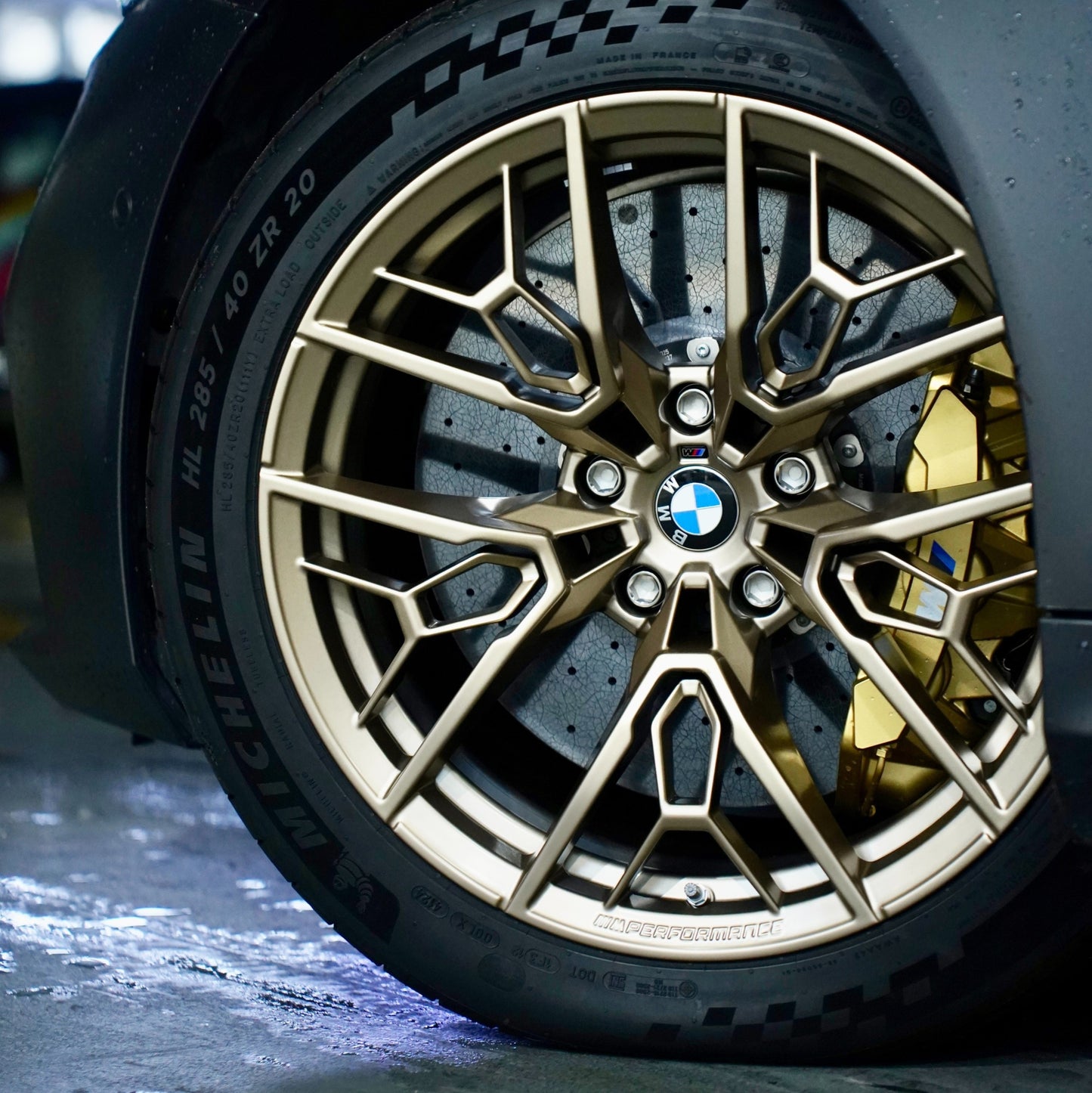 Genuine BMW G90 Wheel & Tyre Set Style 1075M Gold Bronze Matt 36115B688F0
